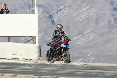 media/Dec-01-2025-Moto Forza (Mon) [[2daa91e15f]]/3-Beginner Group/Session 4 Turn 9/